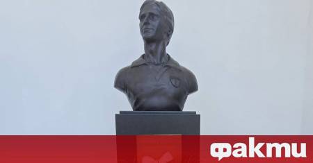 Бюст паметникът на голямата легенда на Марек Дупница Сашо Паргов