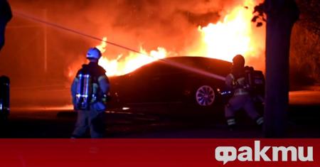 Седем или осем тѐсли Model S изгоряха напълно след среднощен