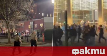 Церемония по запалване на коледна елха в Конкорд Северна Каролина