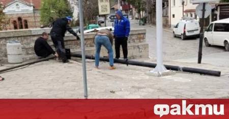 Силният вятър който се изви днес след обяд във Велико