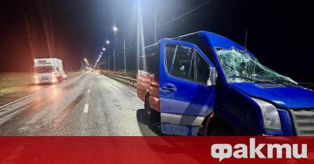 Седем души са загинали при пътнотранспортно произшествие между микробус и