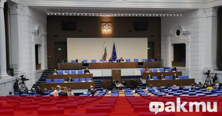 Депутатите гласуват на второ четене промените в Закона за извънредното