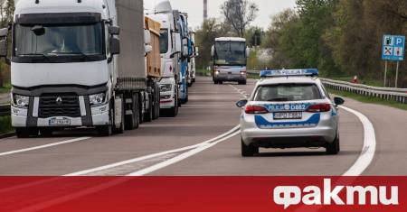 Полски шофьори на камиони днес блокираха основен граничен пункт с