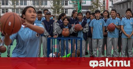 Китайското правителство обяви решение за забрана на смартфоните в училище