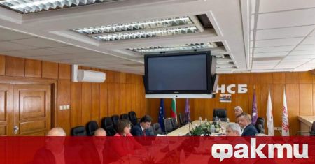 Председателят на БСП Корнелия Нинова проведе среща с КНСБ Двете