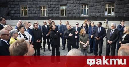 Високопоставени украински представители днес заведоха 60 чуждестранни дипломати на обиколка