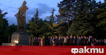 Президентът Румен Радев участва снощи в тържествения митинг проверка за Деня