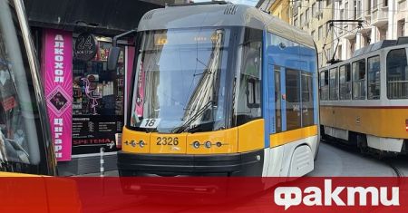 Трамвай аварира на улица Алабин в София Образува се задръстване