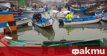 Рибарите от Царево отказват да спазят предупрежденията да не влизат