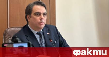 Лидерите на Продължаваме промяната Асен Василев и акад Николай Денков