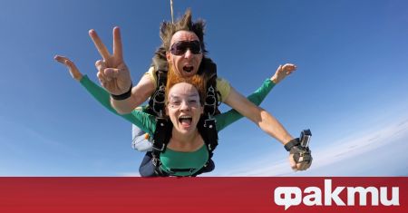 Двама американци решиха да правят секс докато скачат с парашут