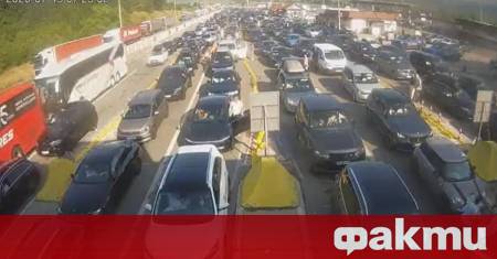 В разгара на сезона за летните отпуски трафикът на граничния