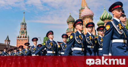 На Червения площад в Москва започна военният парад в чест