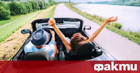 Всички работим за уикенда пеят Loverboy и вероятно мнозина ще