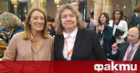 В резултат на годините политическа нестабилност и поредица от служебни