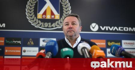 Левски води преговори с един бившите треньори на тима Според