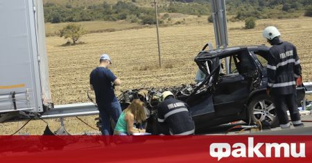 Два джипа с туристи се удариха на пътя Бургас