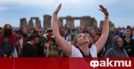 Хиляди се събраха в събота сутрин край древния монумент Стоунхендж
