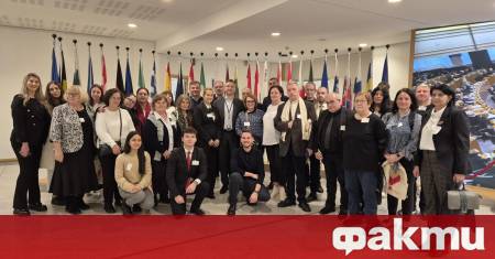 Общопартийната контролна комисия на БСП заедно с представители на младежкото