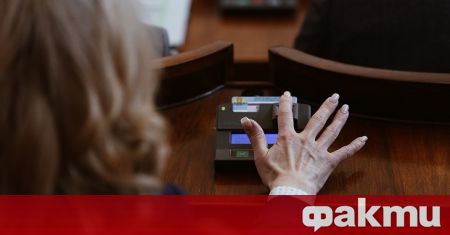 Бюджетите на БНР и БНТ предизвикаха спор в пленарната зала