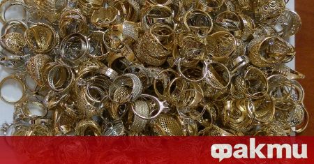 Митничари откриха над 1.2 кг златни накити в шофьорската кабина