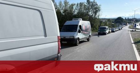 Тир и лек автомобил са се сблъскали на Е 79 при