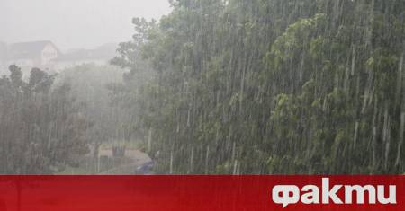 Силен дъжд примесен с градушка се изля над Плевен към