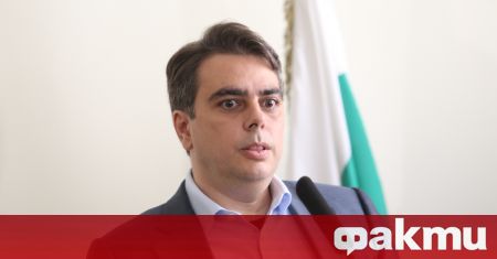 Вицепремиерът по еврофондовете Асен Василев се изправя пред депутатите в