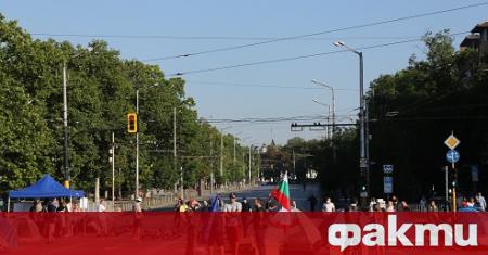 Поради затваряне на кръстовището на Орлов мост от протестиращи граждани