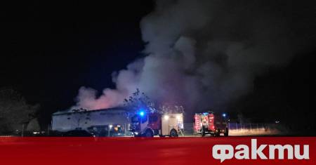 Локализиран пожарът в една от най големите автоморги в Сливен