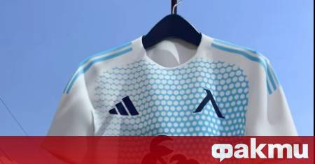 Футболен клуб Левски разкри официално своята нова резервна екипировка за