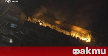 Няколко жилищни сгради бяха повредени а автомобили се запалиха в