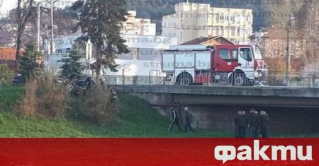 Тялото на възрастен мъж е открито под мост на градската