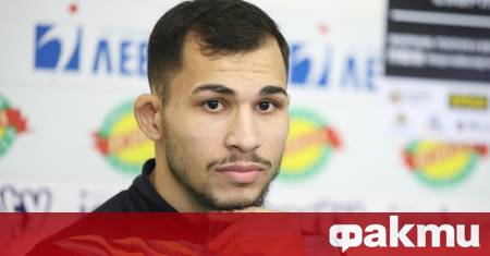 Радослав Росенов продължава перфектния си път и ще боксира за