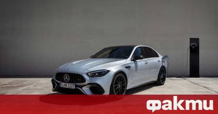 Изправен пред слаби продажби и недоволство на клиентите от четирицилиндровия