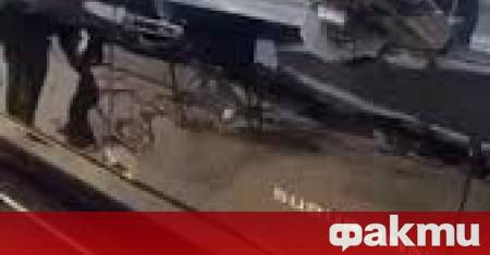 Автомобилът на еквадорския президент Даниел Нобоа е бил обкръжен от