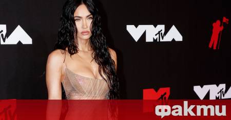 Меган Фокс публикува в Instagram страстни кадри от нова фотосесия
