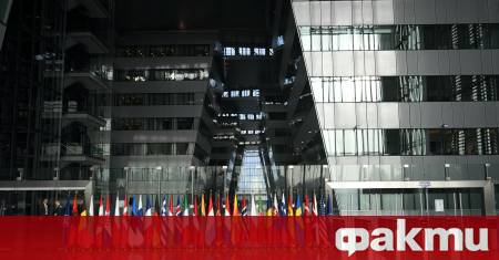 Лидерите на страните членки на НАТО включително американският президент Доналд
