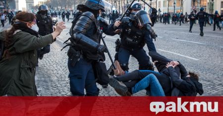 Полицията в Париж задържа над 80 участници във вчерашния протест