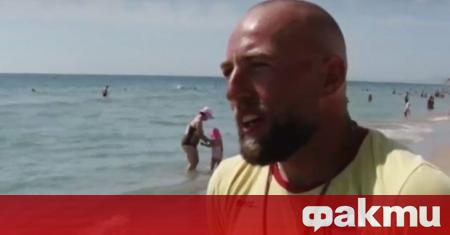 Пиян румънски турист е бил изваден със сила от морето