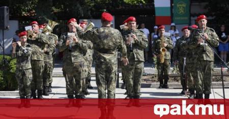С тържествена света литургия в храм Св Николай започнаха честванията