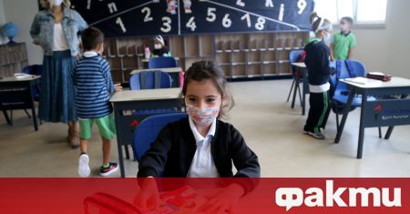 Училищата в по-малките населени места в Турция отвориха врати от