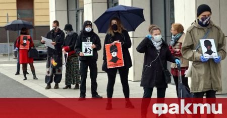 Почти пълната забрана на абортите в Полша влиза в сила