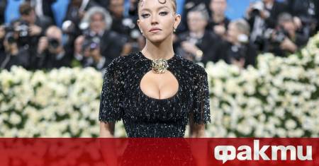 Холивудската звезда Сидни Суини позната от сериала Еуфория отново привлича