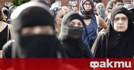 Опозицията в Испания иска забрана за носене на бурка и