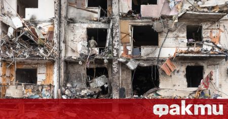 Най малко двама цивилни бяха убити а четирима ранени при