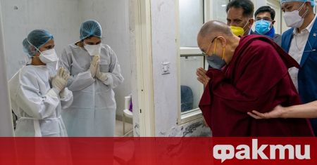 Тибетският духовен лидер Далай лама беше ваксиниран днес срещу новия