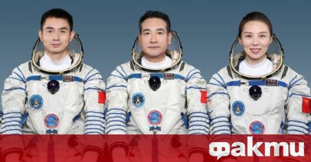 Тримата астронавти на мисията Шънчжоу 13 се върнаха днес на Земята след