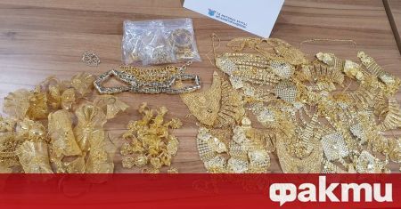 Пореден опит за нелегално пренасяне на златни накити предотвратиха митничарите