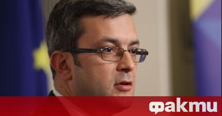 Депутатът от ГЕРБ Тома Биков попита от парламентарната трибуна защо